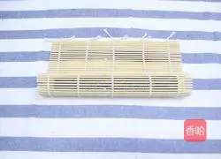 Illustration of how to make mini seaweed sushi rolls 6