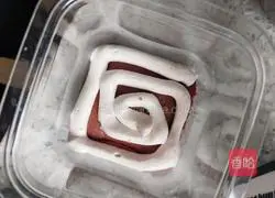 Red Velvet Strawberry Cream Cake Box Recipe Illustration 13