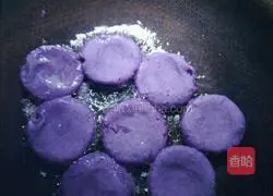 Dessert...snow Illustration of how to make ten-fried purple sweet potato cakes with milk 3