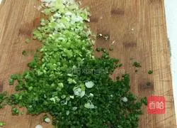 Illustration of how to make scallion pancakes 6