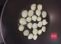 Illustration of how to make fish head stewed bean cake 4