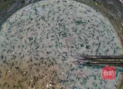 Illustration of how to make leek and egg pancakes 4