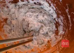 Illustration of how to make radish and black sesame cake 6