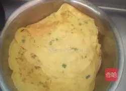 Illustration of how to make egg pancakes 3