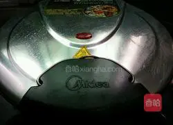 Illustration of how to make milky black sesame flour cake 10