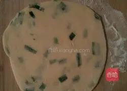 Illustration of how to make green onion cake 8