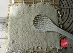 Illustration of how to make sushi rolls 14