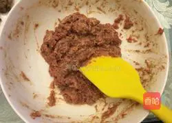 Illustration of how to make walnut-fried black pepper beef patties 7