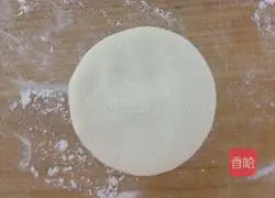 Illustration of how to make dough meat pie 8