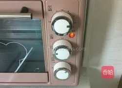 Illustration of how to make matcha cream cake roll 6