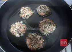 Illustration of how to make pan-fried pork pie 6