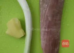 Illustration of how to make pork and cabbage pie 1