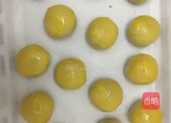 Illustration of how to make egg yolk cake 8