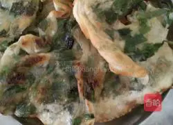 Illustration of how to make green onion pancakes 7