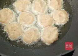 Illustration of how to make dry-fried chicken cakes 2