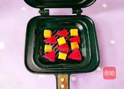 Illustration of how to make dragon fruit and mango pancakes 8