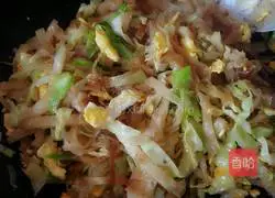 Illustration of how to make egg, cabbage and fried pancakes 13