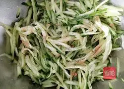 Cucumber Egg Pancake Recipe Illustration 3