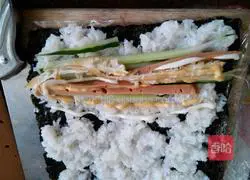Illustration of how to make sushi at home 7