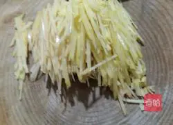 Illustration of how to make pan-fried potato pancakes 1