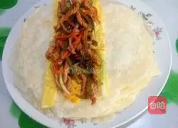 Illustration of how to make shredded pork burrito 12