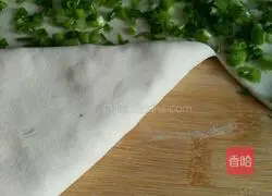 Illustration of how to make soy sauce chive pancake 3