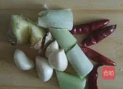 Illustration of how to make fish head cakes 3