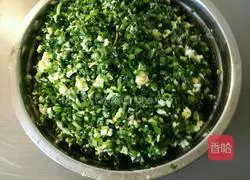 Illustration of how to make chive egg pancake 3