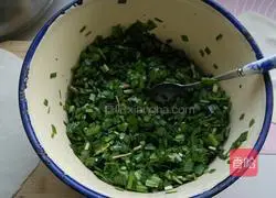 Illustration of how to make chive egg pancake 4