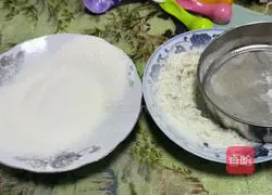 Illustration of how to make 10-inch sponge cake with beaten whole eggs 2