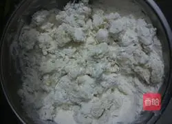 Illustration of how to make salted fish rolled in flatbread 1