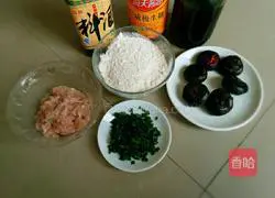 Illustration of how to make water chestnut and pork belly patties 1