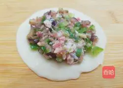 Illustration of how to make pepper and eggplant pie 8