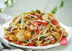 Illustration of how to make fried bean sprouts and shredded pork pancakes 13