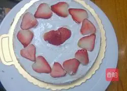 Strawberry Cream Cake Recipe Illustration 9