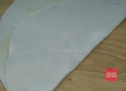 Illustration of how to make lard and scallion meat pie 7