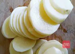 Illustration of how to make pan-fried potato pancakes 2