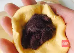 Illustration of how to make sesame pumpkin cake with bean paste filling (electric baking pan version) 11