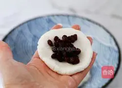 Illustration of making glutinous rice and red bean cake 5