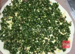 Illustration of how to make leek and meat pancakes 7