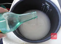 Salad Illustration of how to make meat floss sushi rolls 1