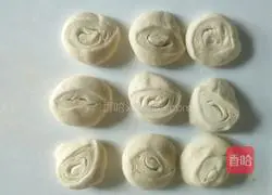 Illustration of how to make fragrant bean paste pie 12