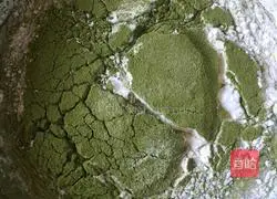 Illustration of how to make matcha towel roll cake 3