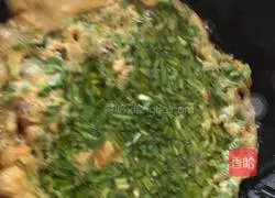 Illustration of how to make leek and egg pancakes 5