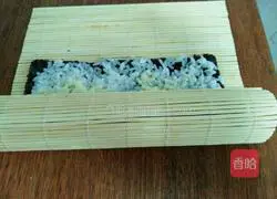 Illustration of how to make sushi rolls 8