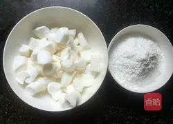 How to decorate a double-layered cream cake with fondant Illustration of how to do it 1