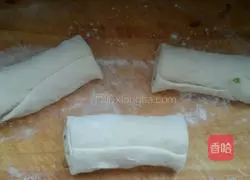 Illustration of how to make butter scallion pancake 8