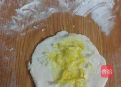 Illustration of making pancakes with cabbage filling 2
