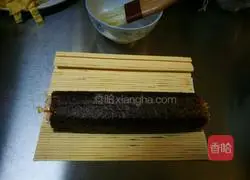 Illustration of how to make delicious ham sushi 5