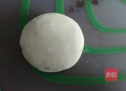 Illustration of how to make glutinous rice flour sesame cake with bean paste 5